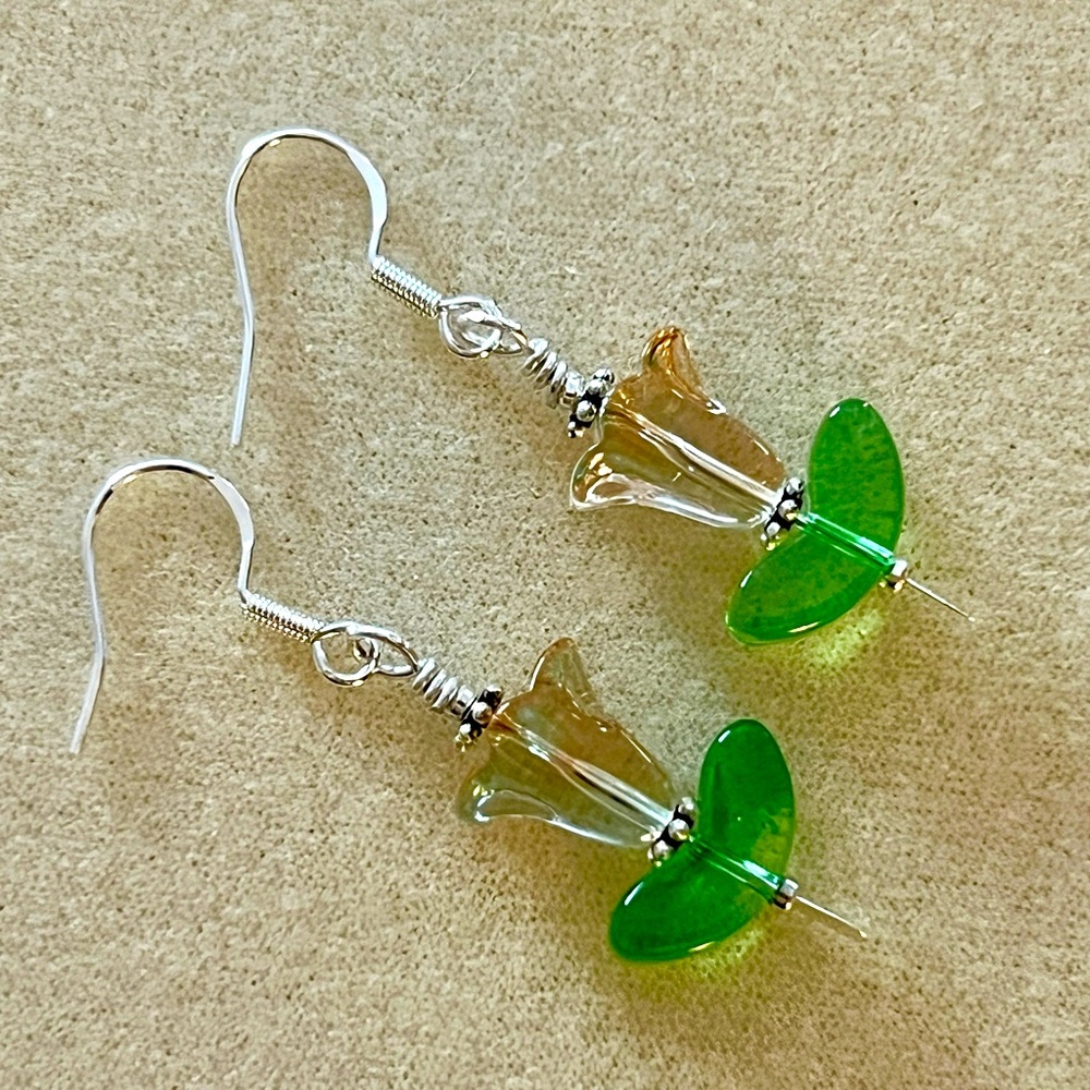 New Pretty Lamp Work Glass Lily Earrings With 925 Silver French Wire Hooks